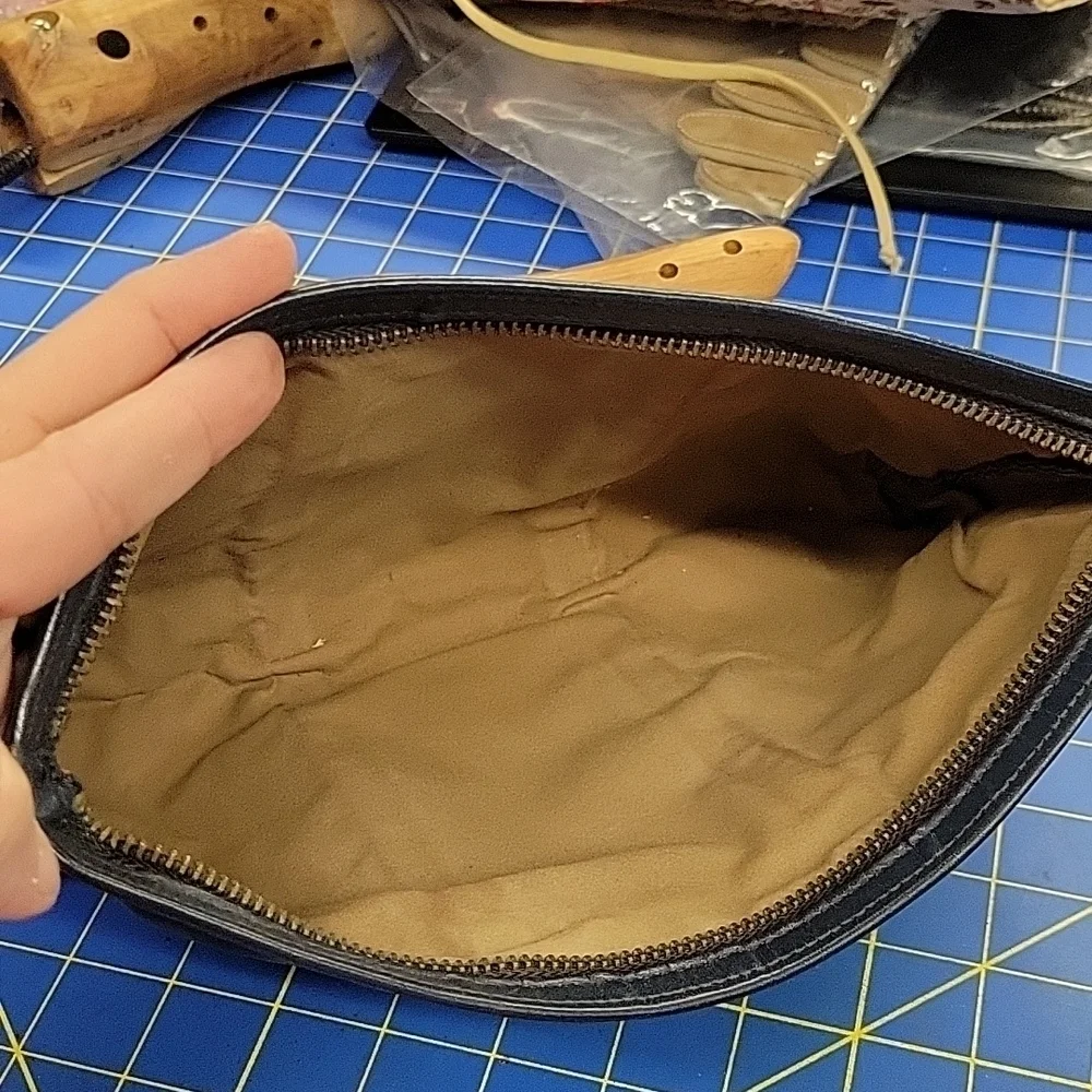 Dove Vintage Zipper Clutch Purse Dark Blue Leather 13 x 7 x 1